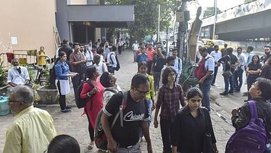 People evacuate a building after tremors were felt due to an earthquake, in Kolkata, Friday, Nov. 21, 2025. Tremors were felt across West Bengal and parts of the northeast on Friday morning, as an earthquake of magnitude 5.7 jolted Bangladesh's Narsingdi. (PTI Photo)