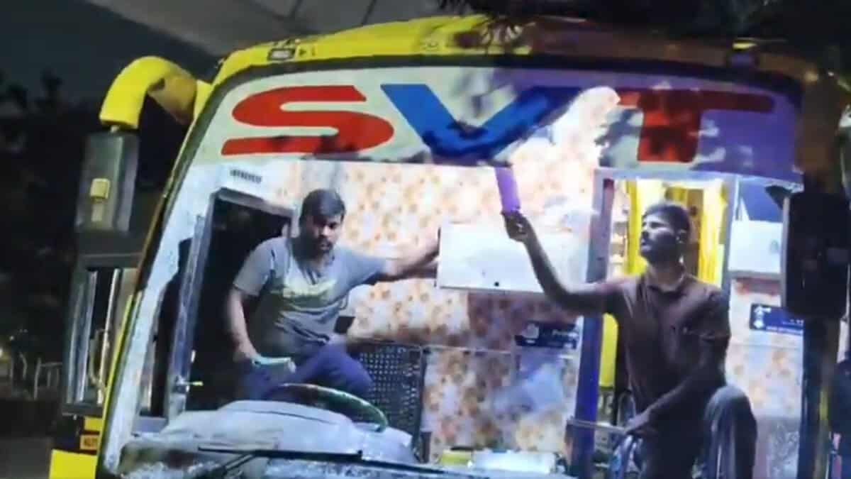 Private bus attacked in Hyderabad's Chaitanyapuri 