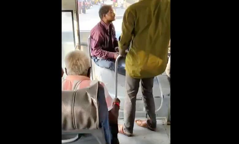 Drunk men assault TGSRTC driver in Warangal
