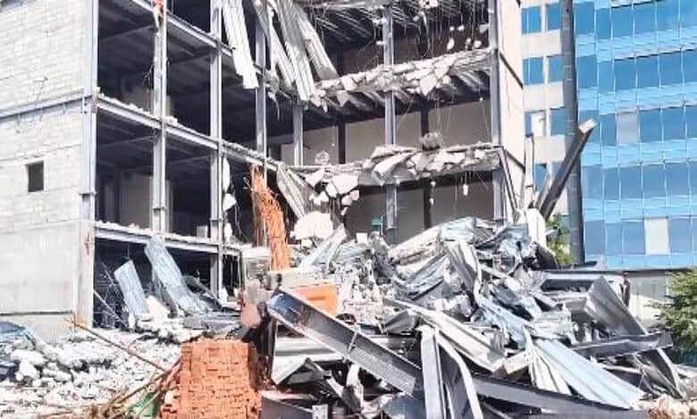 HYDRAA demolishes encroachments in Gachibowli