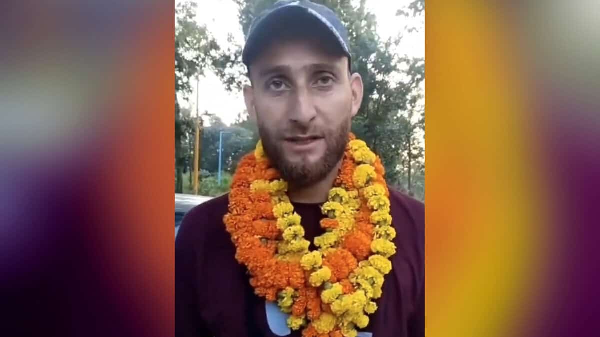 Kashmiri local receives hero welcome in Chhattisgarh for saving lives in Pahalgam attack