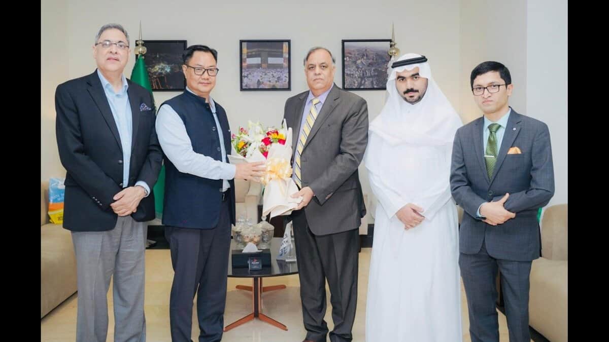 Kiren Rijiju being welcomed in Jeddah by Indian Ambassador Dr Suhel Khan and Consul General Fahad Suri ahead of Haj 2026 talks.