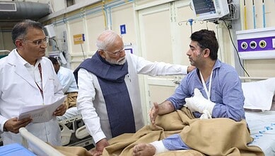 Prime Minister Narendra Modi visits Delhi blast survivors