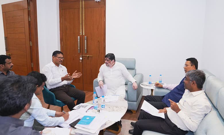 Ponnam Prabhakar conducts review meeting with Transport department