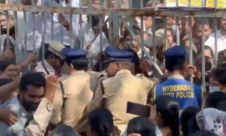 NHM employees protest