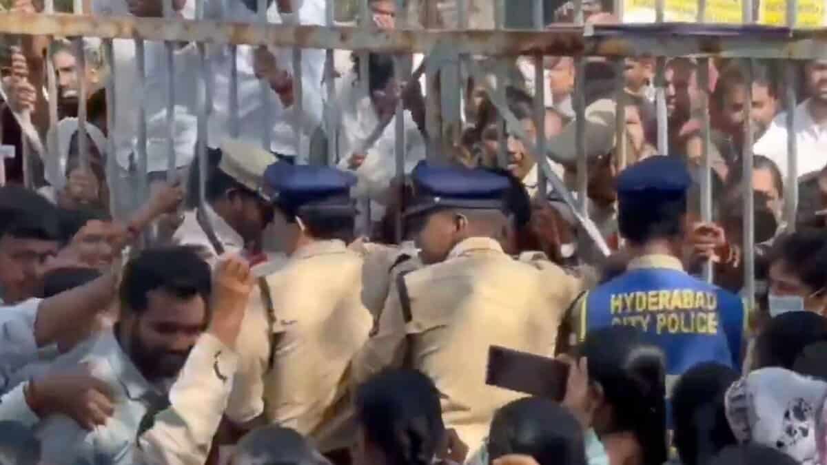 NHM employees protest