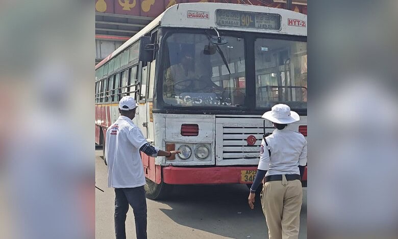 History-sheeters assist with traffic regulation in Hyderabad