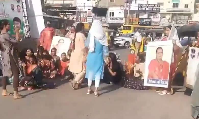 A group of transgender women protesting at the Borabanda bus stop.