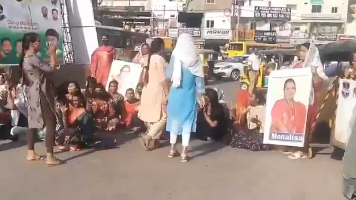 A group of transgender women protesting at the Borabanda bus stop.