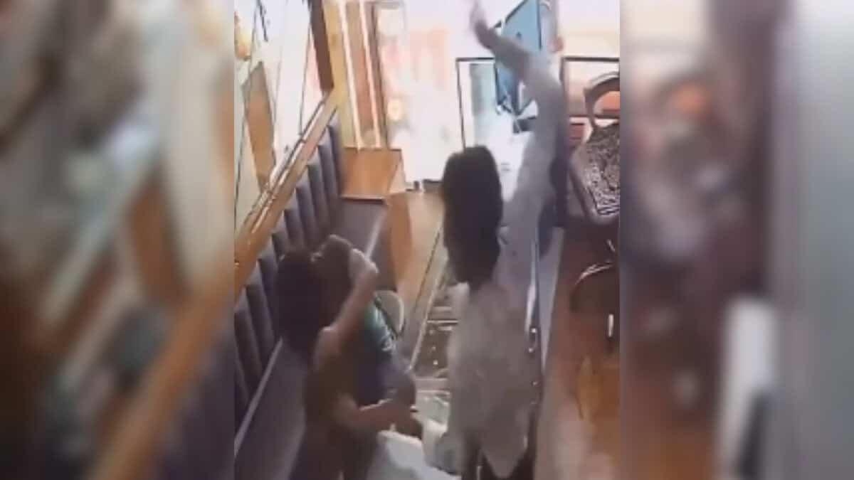 woman slapped for throwing chilli powder at shopkeeper