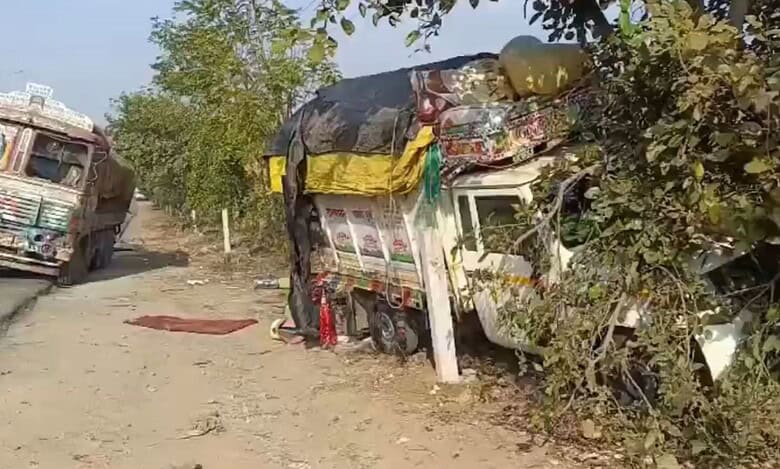 Three people were killed after a speeding lorry rammed into a stationary Bolero in Mancherial district