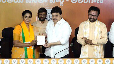 Telugu actress Aamani joins BJP in Telangana