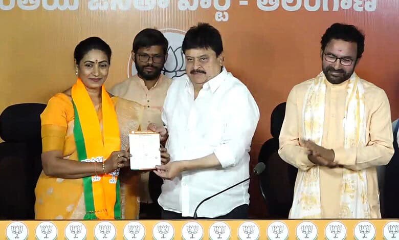 Telugu actress Aamani joins BJP in Telangana