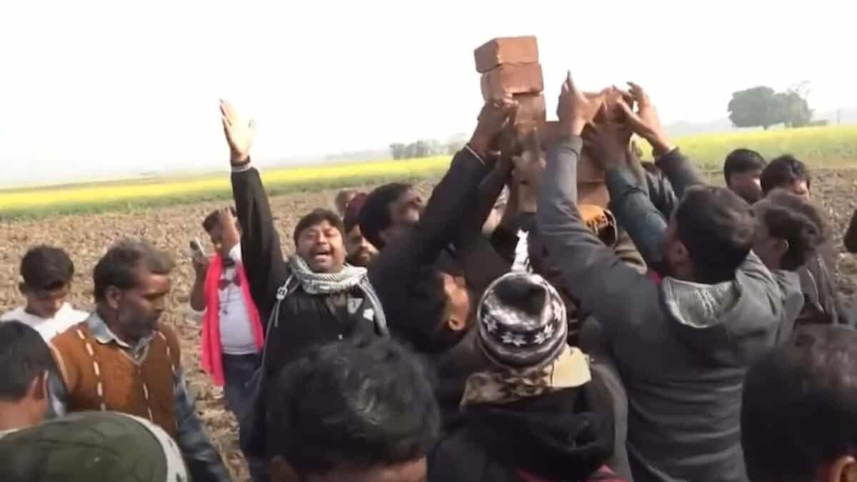 Suspended TMC MLA lays foundation stone for 'Babri Masjid-style' mosque in Bengal