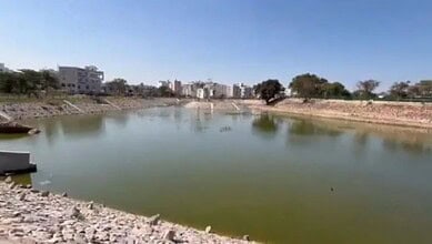 Bum-Rukn-Ud-Dowla lake