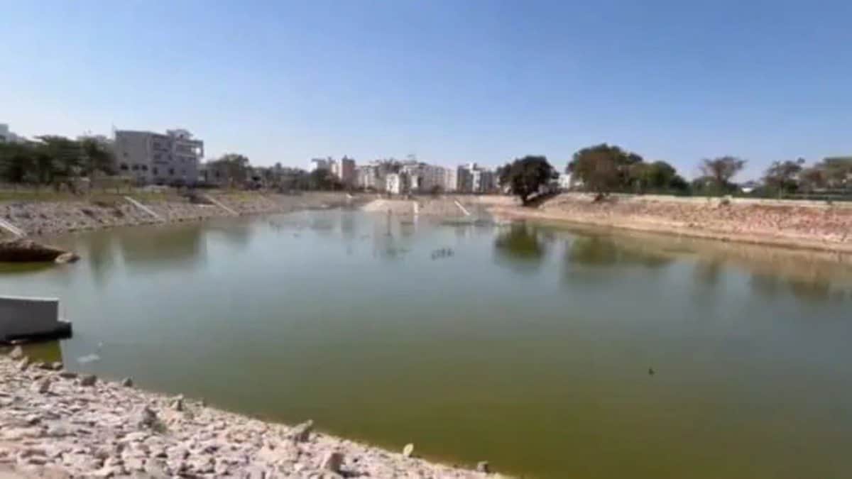 Bum-Rukn-Ud-Dowla lake