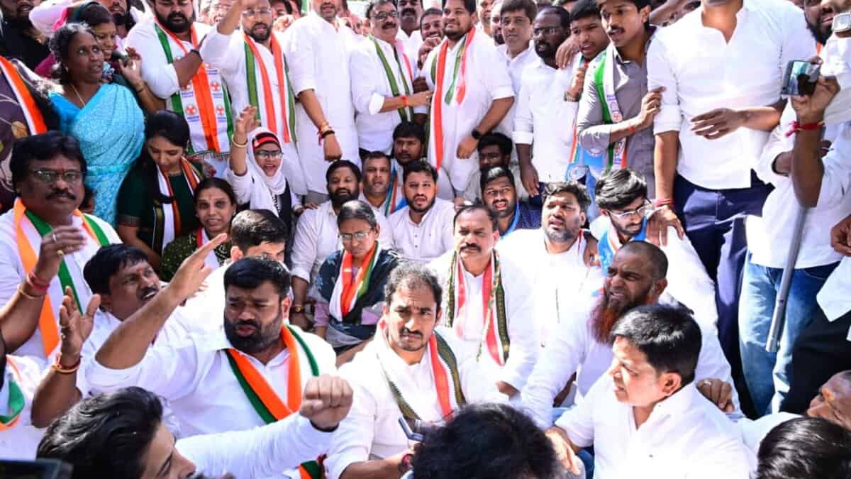 Congress hold protests against BJP in National Herald case