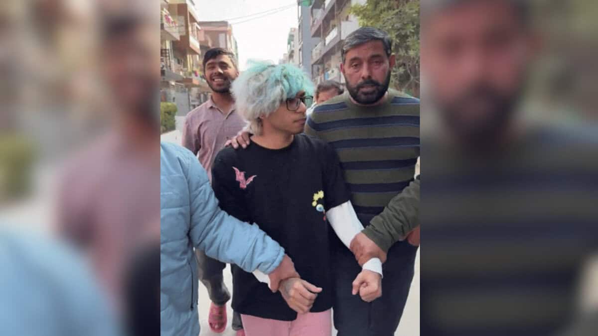 Cow vigilantes attack youtuber for feeding chicken momos to cow