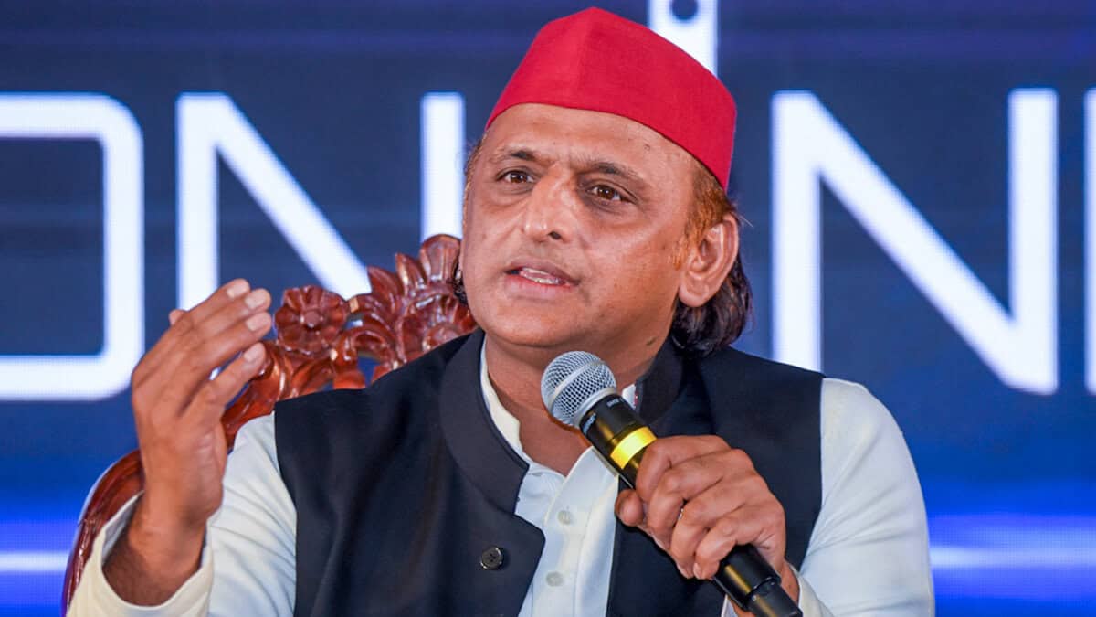 Hyderabad Samajwadi Party MP Akhilesh Yadav speaks during the 'Vision India' summit.