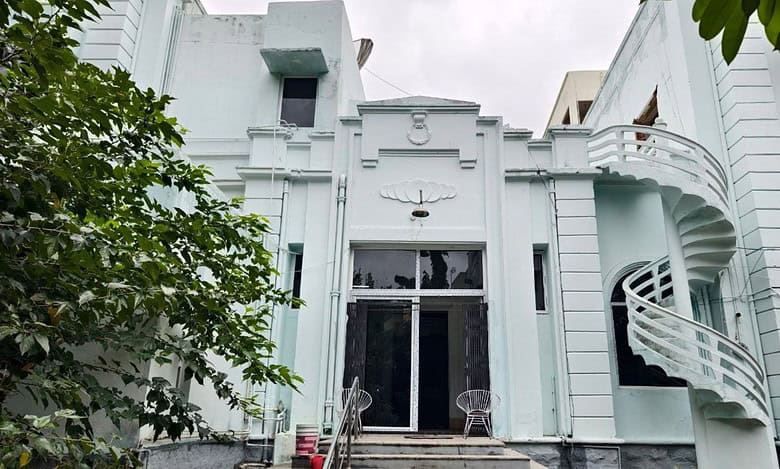 Image of Art Deco building Khursheed Mansion in Hyderabad