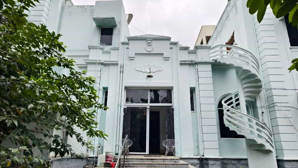 Image of Art Deco building Khursheed Mansion in Hyderabad