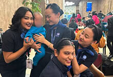 IndiGo flight attendants play with toddler in a heartwarming moment