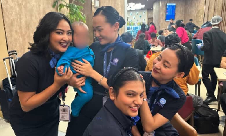 IndiGo flight attendants play with toddler in a heartwarming moment