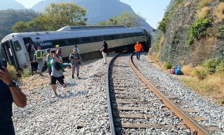 13 Killed, 98 Injured in southern Mexico train derailment