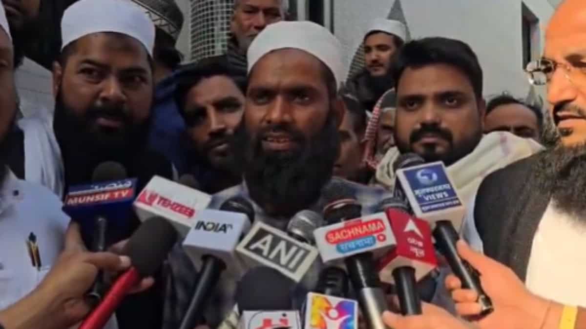 Muzaffarnagar muezzin harassed by cop in UP