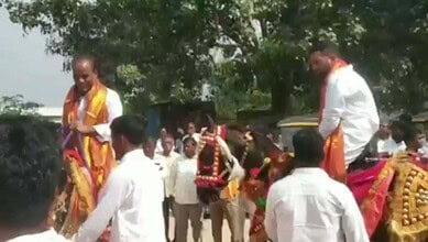 Man arrives on horse to file nomination for Telangana local body elections