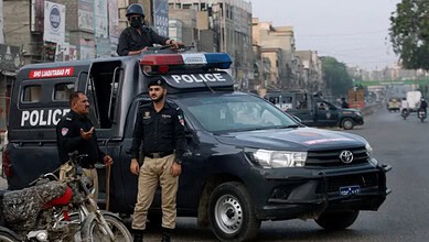 Pakistan police officers