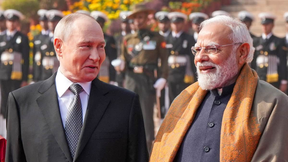 Russian President Vladmir Putin received by Prime Minister Narendra Modi ar Rashtrapati Bhavan