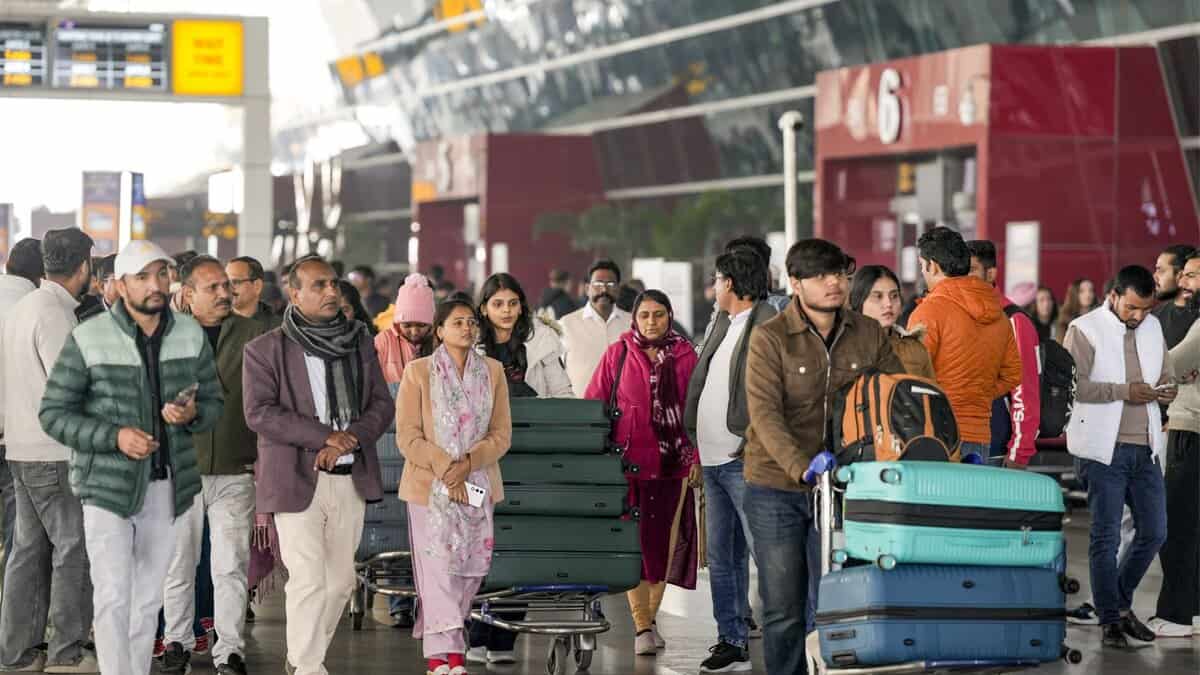 Stranded passengers at Delhi airport (3)