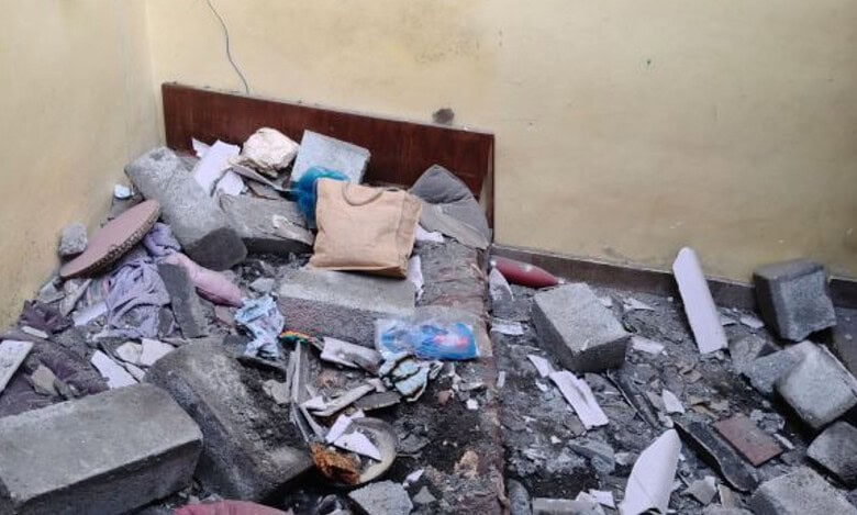 The incident took place around 3 pm when the hollow bricks from an under-construction building fell on the asbestos sheet of the temporary shed.