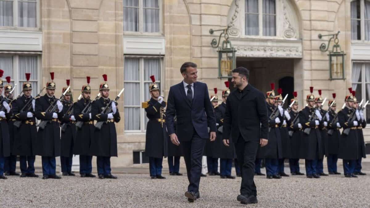_Ukrainian President Volodymyr Zelenskyy met with French President Emmanuel Macron