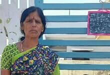 A woman displays the pledge against accepting cash and liquor in exchange for votes