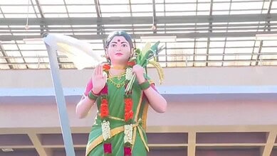 Telangana Thali statue