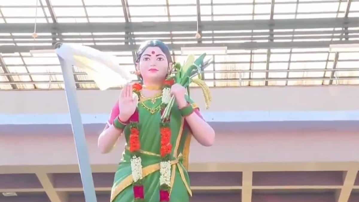 Telangana Thali statue