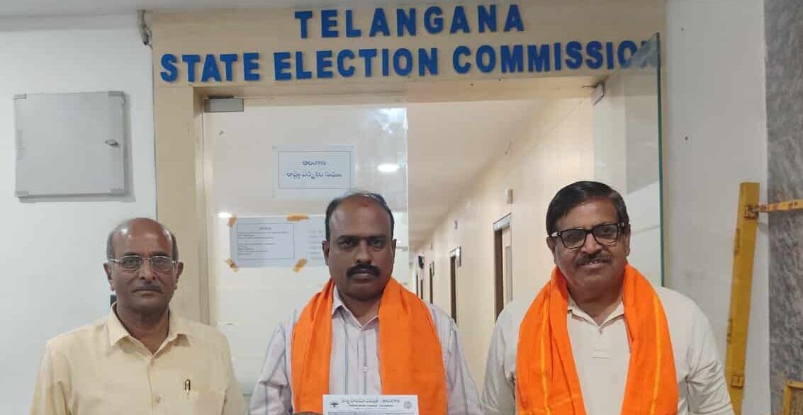Image of VJP Telangana State Committee members complaining to TGSEC