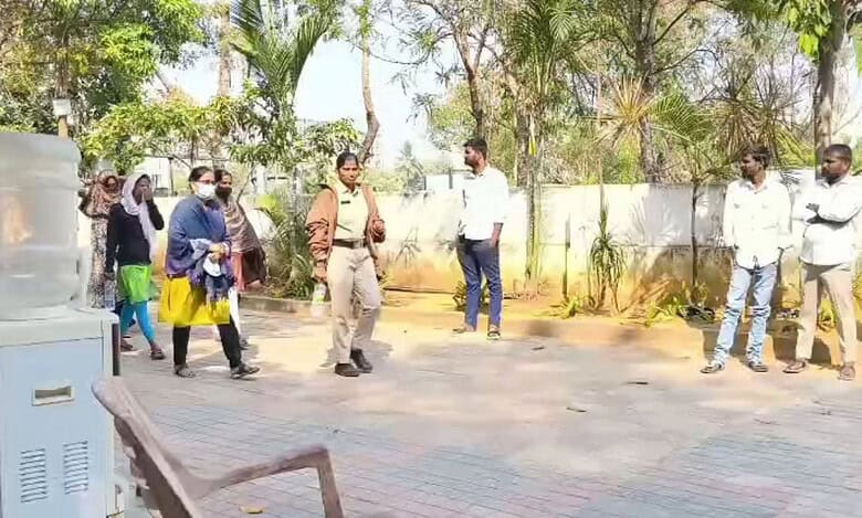 The Miyapur police arrested a 11 member interstate gang for anti human trafficking