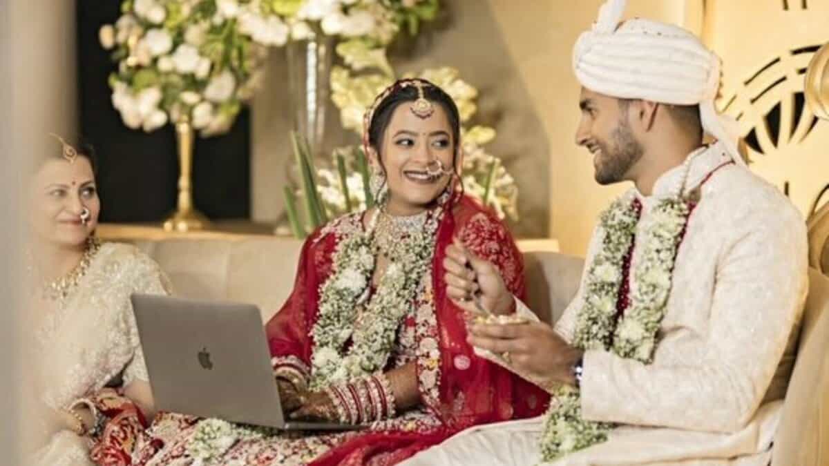 bride with laptop