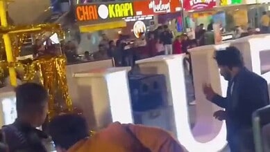 Group forcibly removes Christmas decorations in Indore