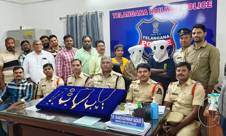 Secunderbad railway police nabs two for theft of gold ornaments