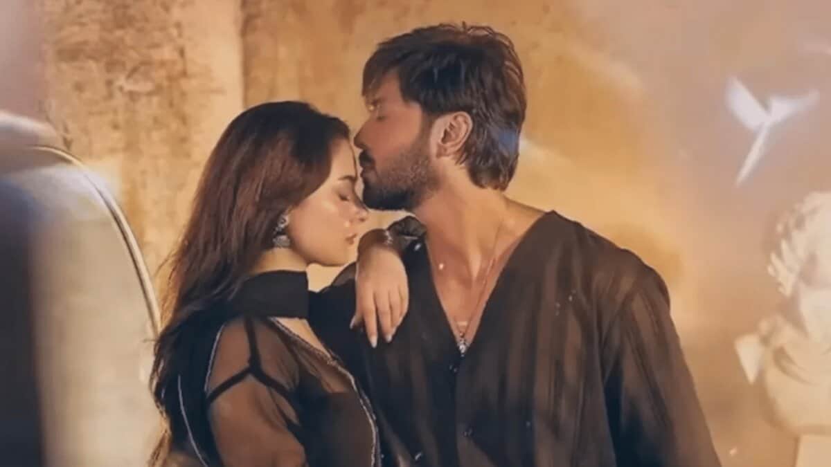 Hania Aamir and Fahad Mustafa