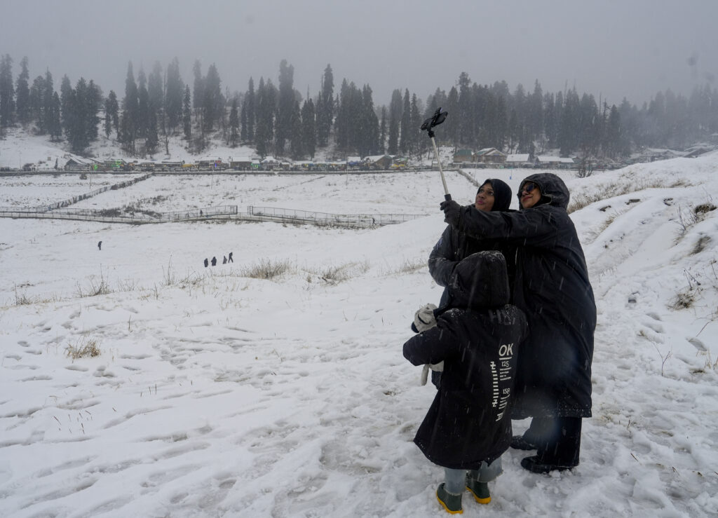 Weather: Snowfall in Jammu and Kashmir