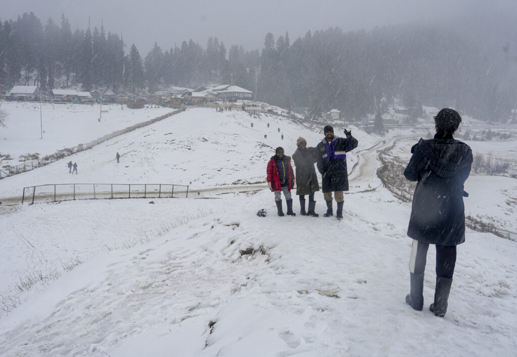 Weather: Snowfall in Jammu and Kashmir