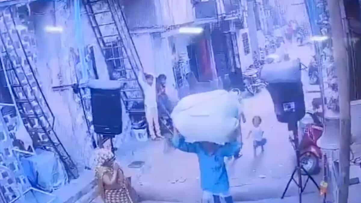 Screenshot from a video showing loudspeakers falling on a three-year-old child.