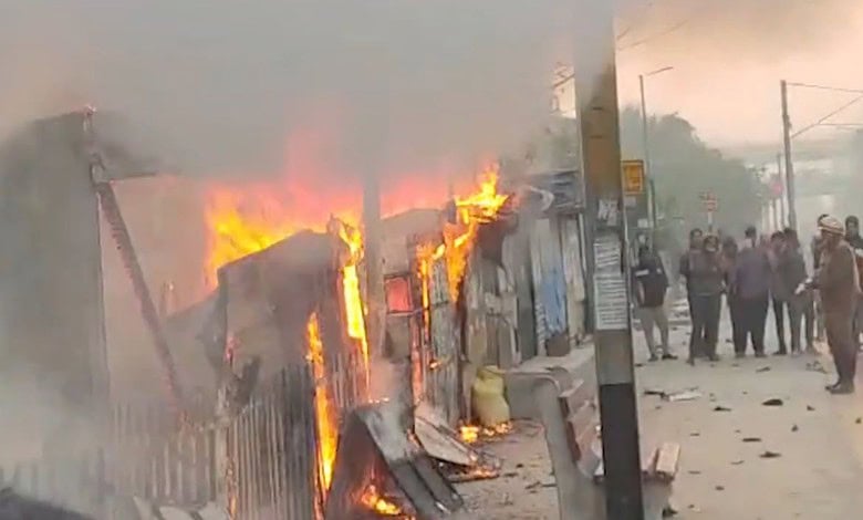 Baghajatin station's platform catches fire