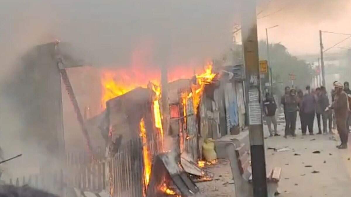 Baghajatin station's platform catches fire
