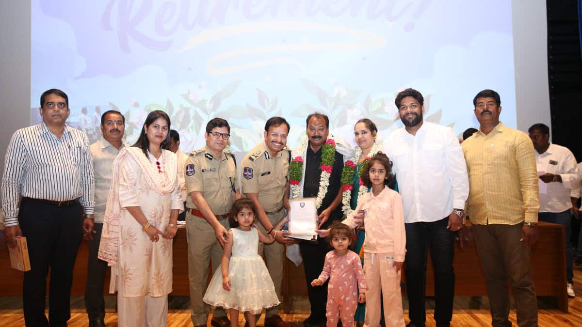 Hyderabad city CP VC Sajjanar durinf retirement event